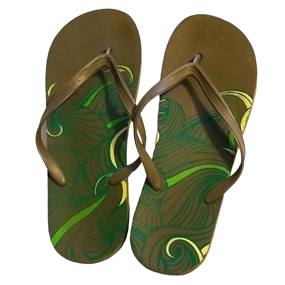 NEW Men's Old Navy Printed Design Sandals - Slip Ons - Flip Flops - Picture 5 of 17